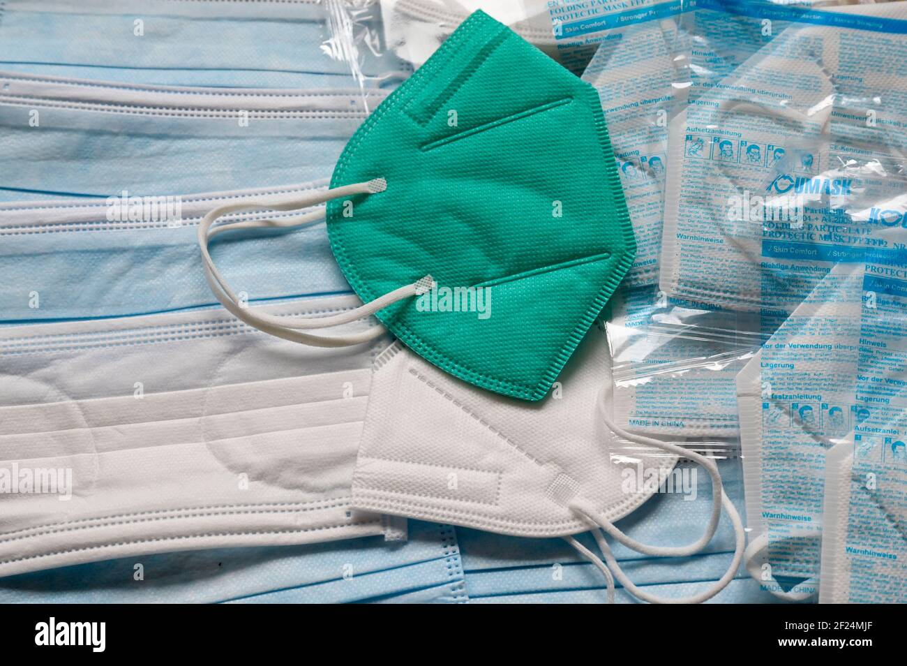 DEUTSCHLAND, Hamburg, Corona pandemic, Medical und FF P 2 masks / Corona Pandemie, Verkauf von medizinischen und FFP2 Masken Made in China Stockfoto