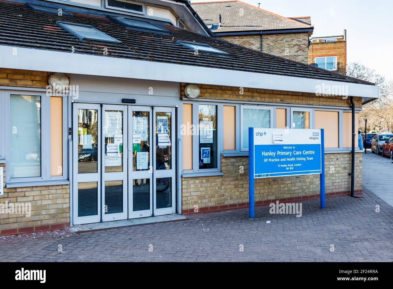 Hanley Road Primary Care Center, Islington, London, Großbritannien. Im März 2021 wurde eine von 49 NHS GP-Praxen an Operose, eine Tochtergesellschaft des amerikanischen Gesundheitsversicherungs-Giganten Centene Corporation, verkauft. Der Vertrag wurde im Oktober 2022 nicht verlängert, nachdem viele lokale Gegner der Privatisierung und der Kampagne waren. Stockfoto