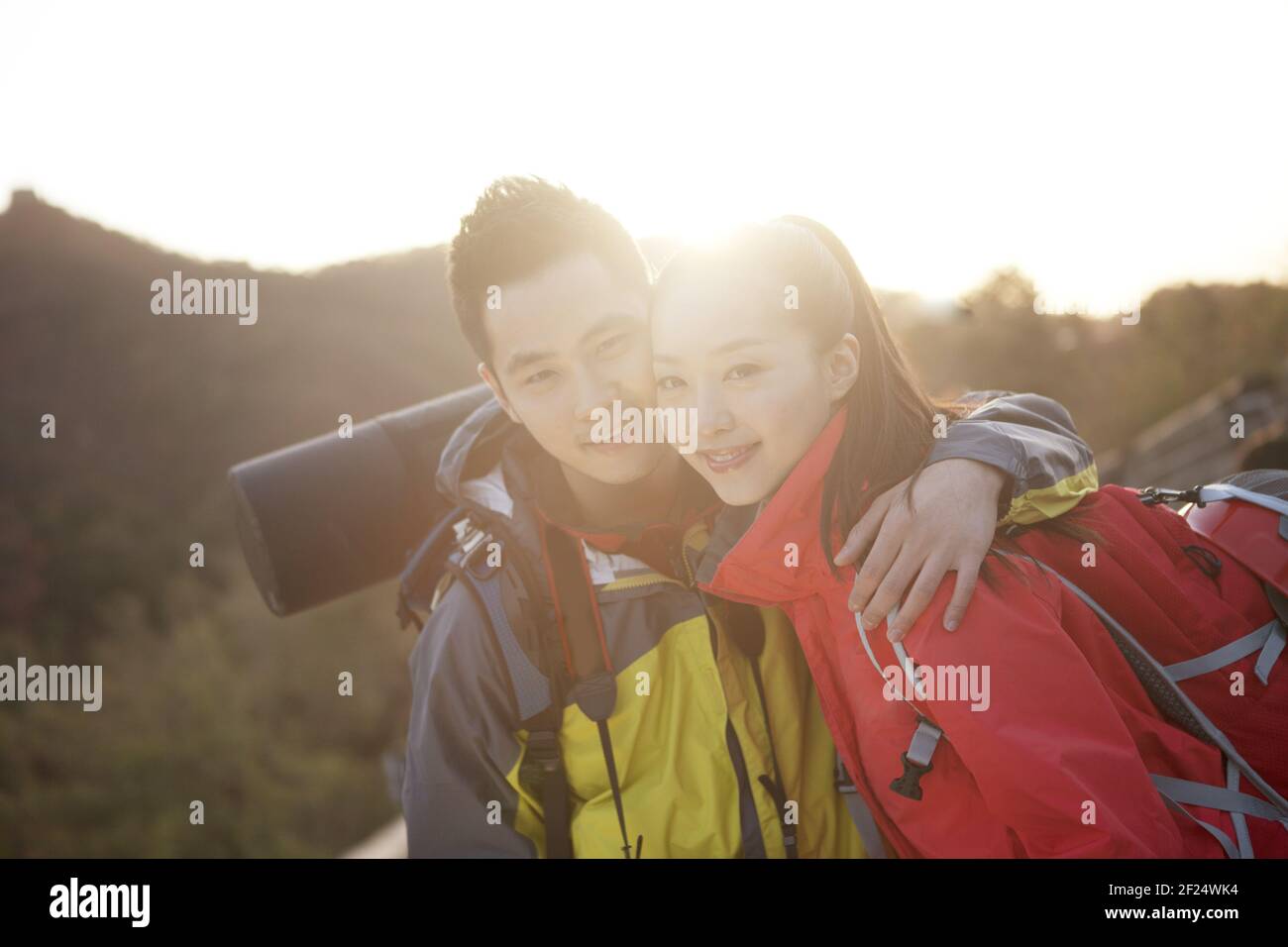 Junge Paare fotografieren im Tourismus der Großen Mauer Stockfoto