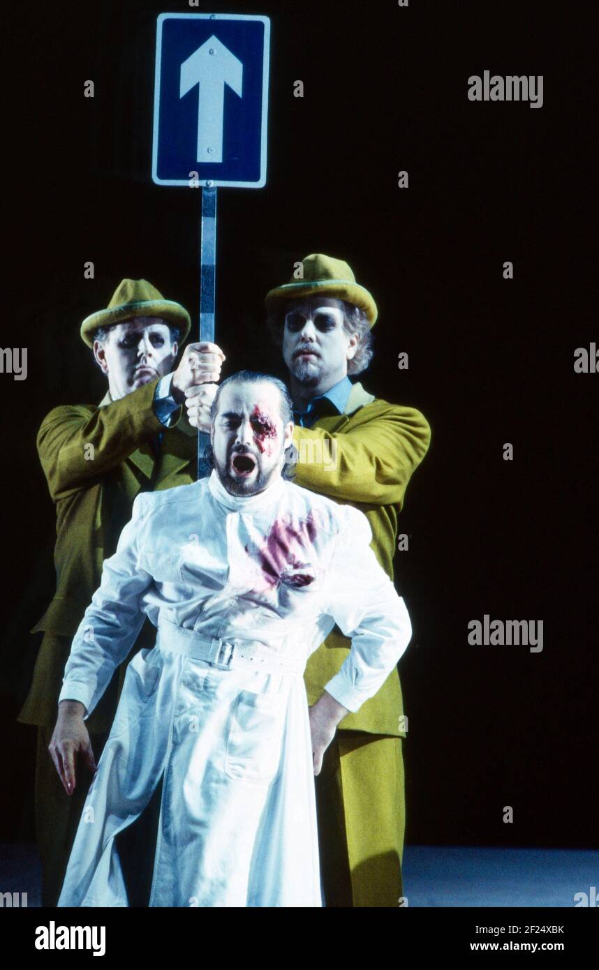 l-r: Gwynne Howell (Fasolt), John Tomlinson (Wotan), Carsten Stabell (Fafner) in das RHEINGOLD von Wagner an der Royal Opera, Covent Garden, London WC2 13/10/1994 Leitung: Bernard Haitink Gestaltung: Nigel Lowery Beleuchtung: Pat Collins Regie: Richard Jones Stockfoto