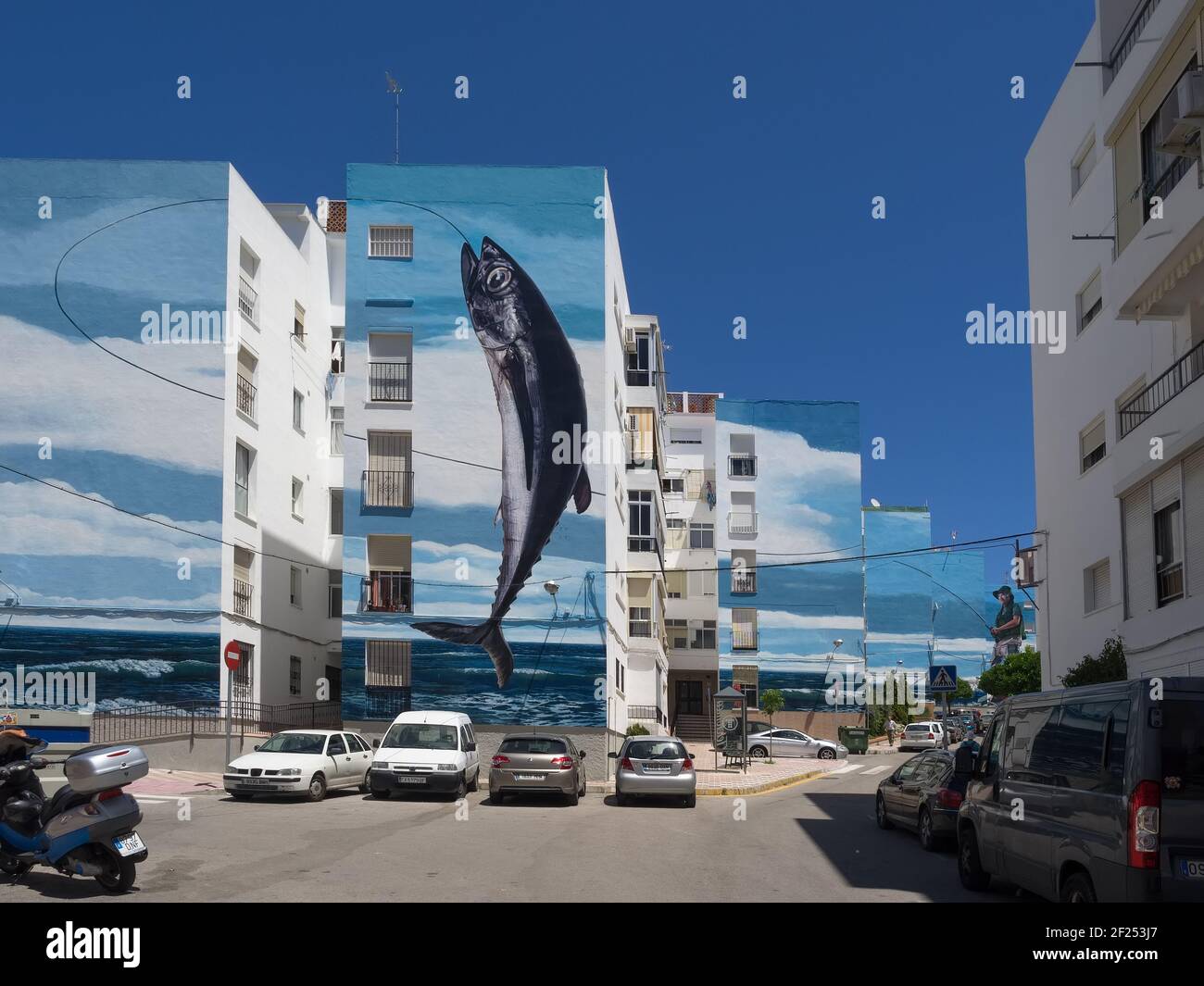 ESTEPONA, ANDALUSIEN/SPANIEN - 5. MAI : Wandgemälde zum Angeltag von Jose Fernandez Rios in Estepona Spanien am 5. Mai 2014. Nicht identifiziertes Peop Stockfoto