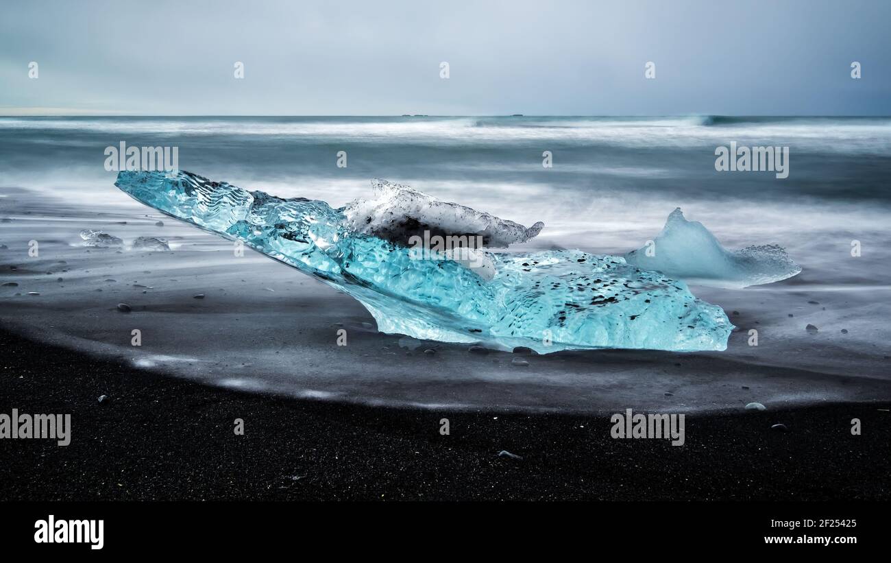 Eisberg auf Jokulsarlon Strand Stockfoto