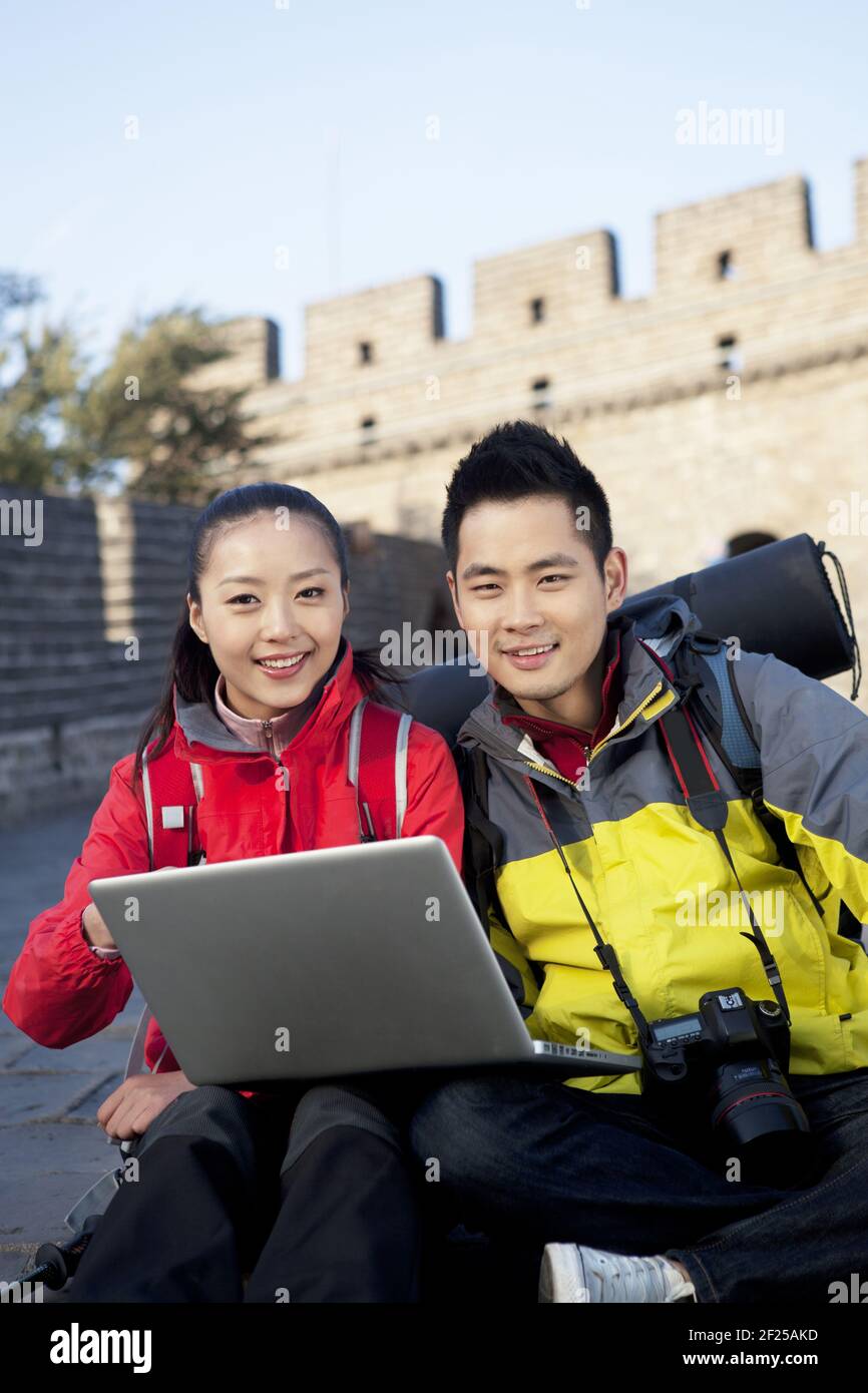 Junge Paare in der Großen Mauer Tourismus im Computer Stockfoto