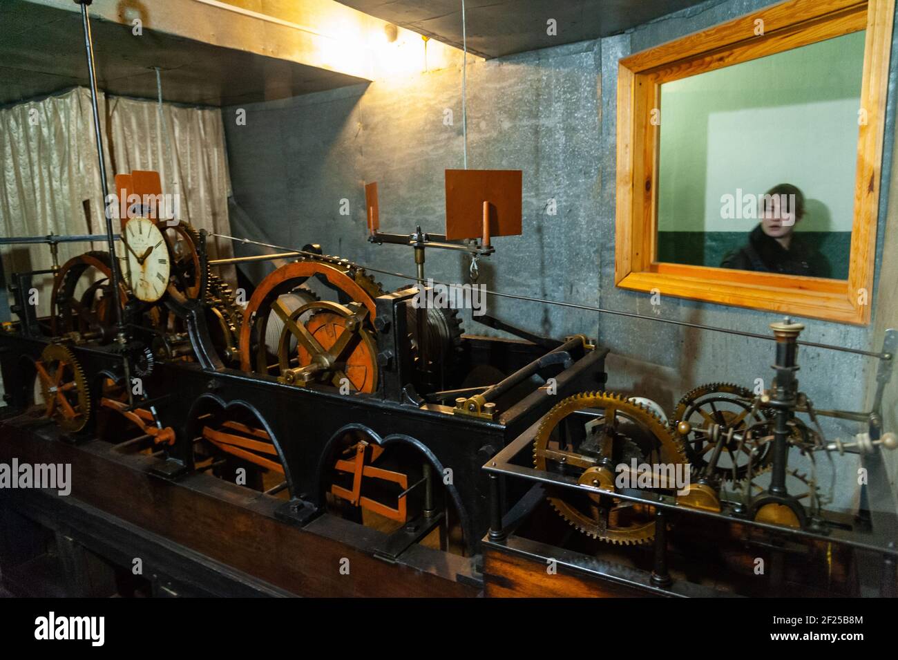 Lviv, Ukraine. März 2021, 10th. Mechanismus der Uhr des Ratusha Ratusha.Lviv Rathaus (Ratusha) ist ein Verwaltungsgebäude in der zentralen, auf Rynok-Platz, während seiner gesamten Existenz, das Rathaus war der Sitz der zentralen Stadtregierung von Lviv. Heute ist es die Residenz des Stadtrats von Lemberg. Ein architektonisches Denkmal von nationaler Bedeutung, ein UNESCO-Weltkulturerbe. Der moderne Turm des Rathauses von Lemberg ist 65 Meter hoch und der höchste in der Ukraine. Kredit: SOPA Images Limited/Alamy Live Nachrichten Stockfoto