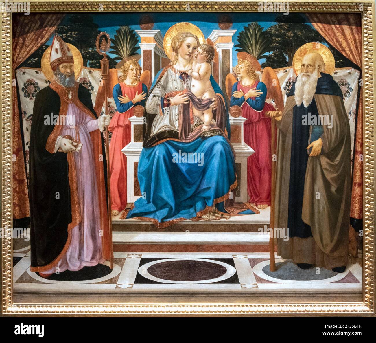 FLORENZ, TOSKANA/ITALIEN - OKTOBER 19 : Madonna mit Kind thront mit den Engeln St. Nikolaus und St. Antonius der Abt Gemälde in Stockfoto