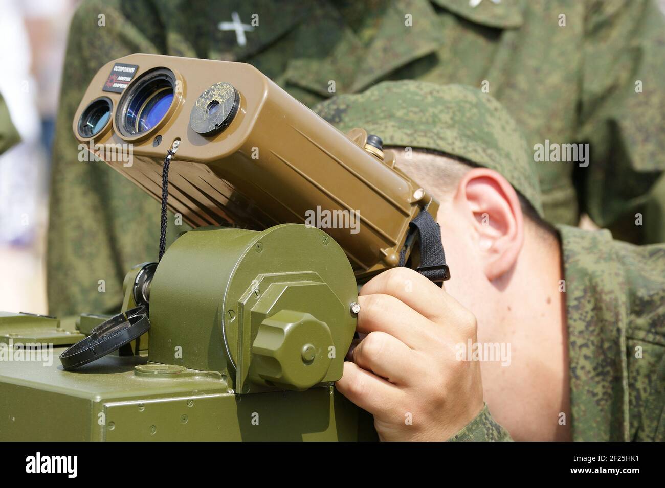Das Militär sucht nach einem Laser-Entfernungsmesser, 2010, Russland  Stockfotografie - Alamy