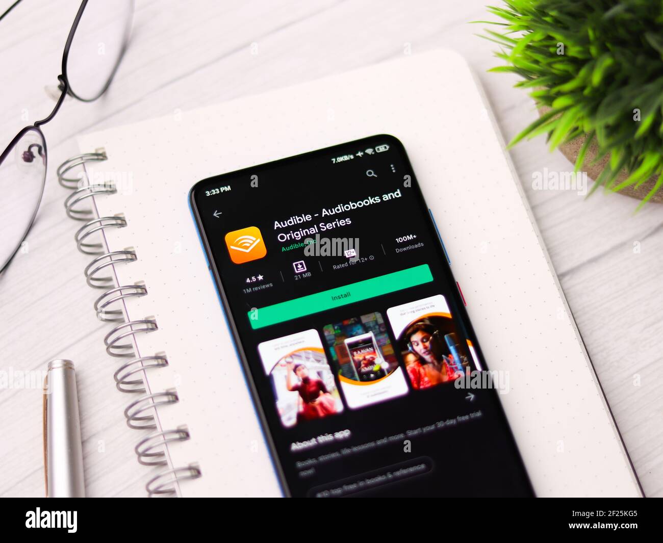 Assam, indien - 10. März 2021 : Audible Suno Logo auf Handy-Bildschirm Stock Bild. Stockfoto