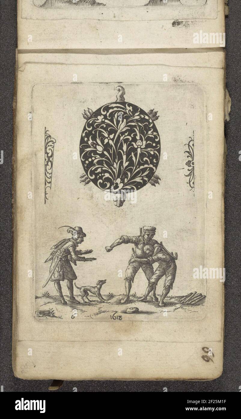 Zwartornament in de vorm van een schildpad; Zwartornamenten.Schwarzes Ornament in Form einer Schildkröte. Tschüss und zwei kämpfende Männer. Ein dritter Mann mit Hund versucht, sie zu beruhigen. Links unter 4. Der Druck ist Teil eines Albums. Stockfoto