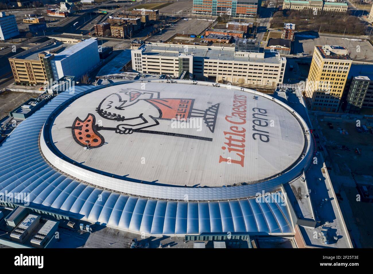 Detroit, Michigan - das Dach der Little Caesars Arena, Heimat der Detroit Red Wings und der Detroit Pistons. Stockfoto