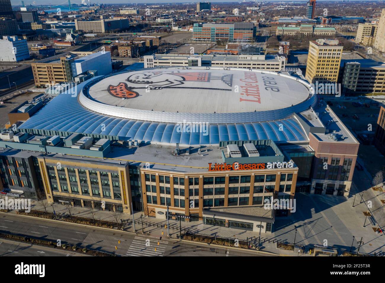 Detroit, Michigan - Little Caesars Arena, Heimstadion der Detroit Red Wings und der Detroit Pistons. Stockfoto