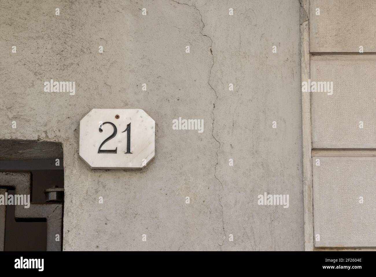 21 alte Hausnummer, Konzeptnummer Stockfoto