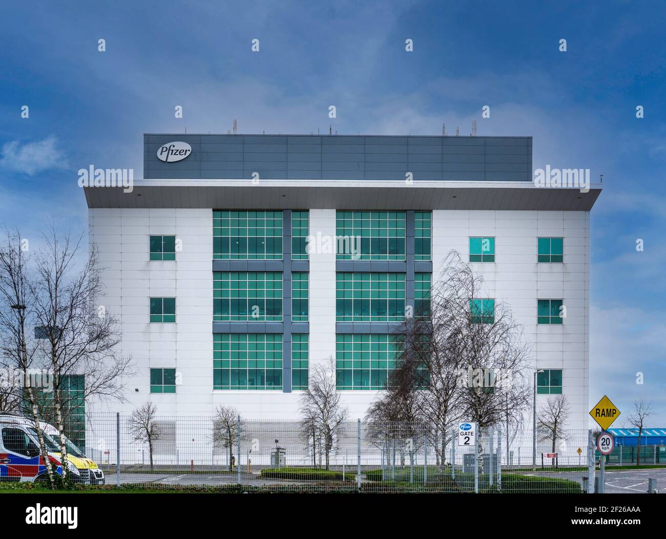 Teil von Pfizer, Grange Castle Complex in West Dublin Irland. Es ist eine der größten integrierten Biotechnologieanlagen der Welt. Stockfoto