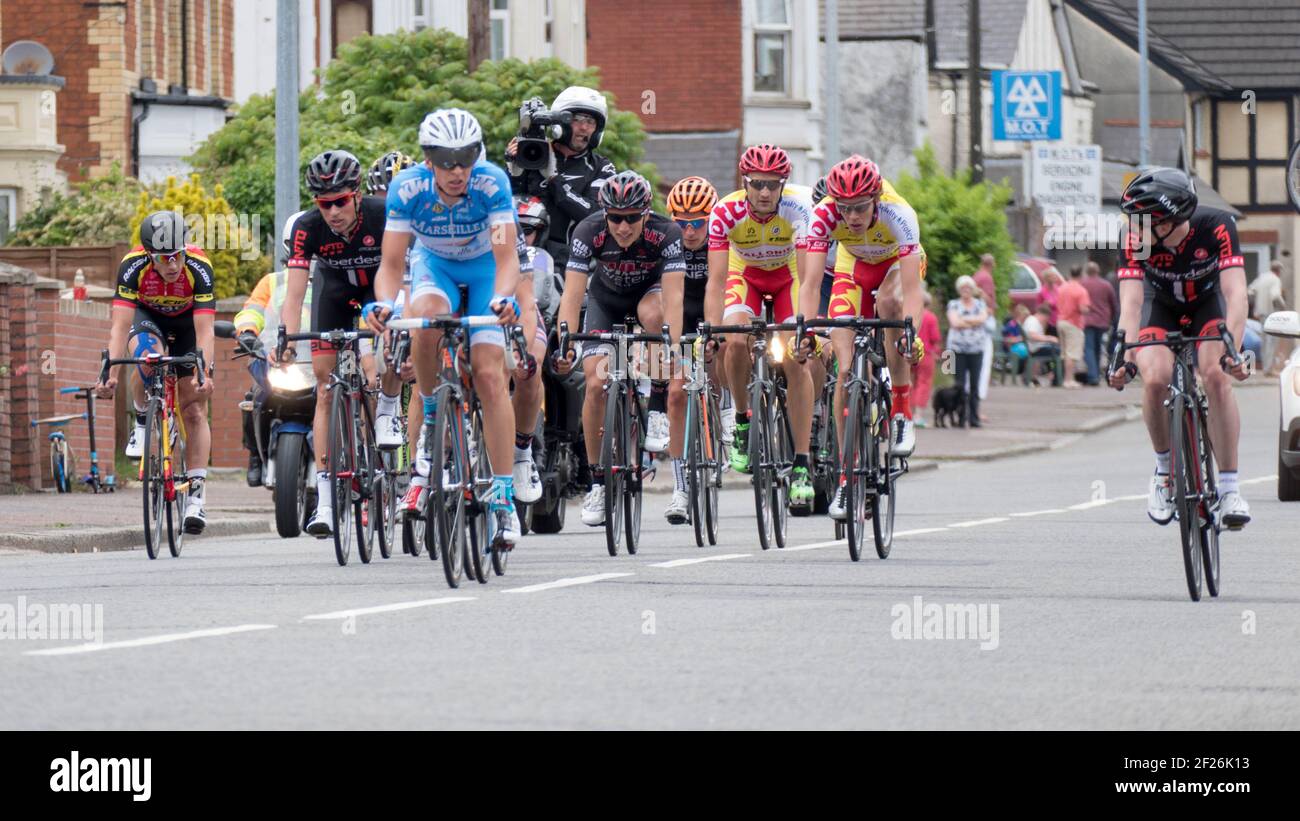 Radfahrer, die am Velothon Cycling Event in Cardiff Wales am 14. Juni 2015 teilnehmen Stockfoto