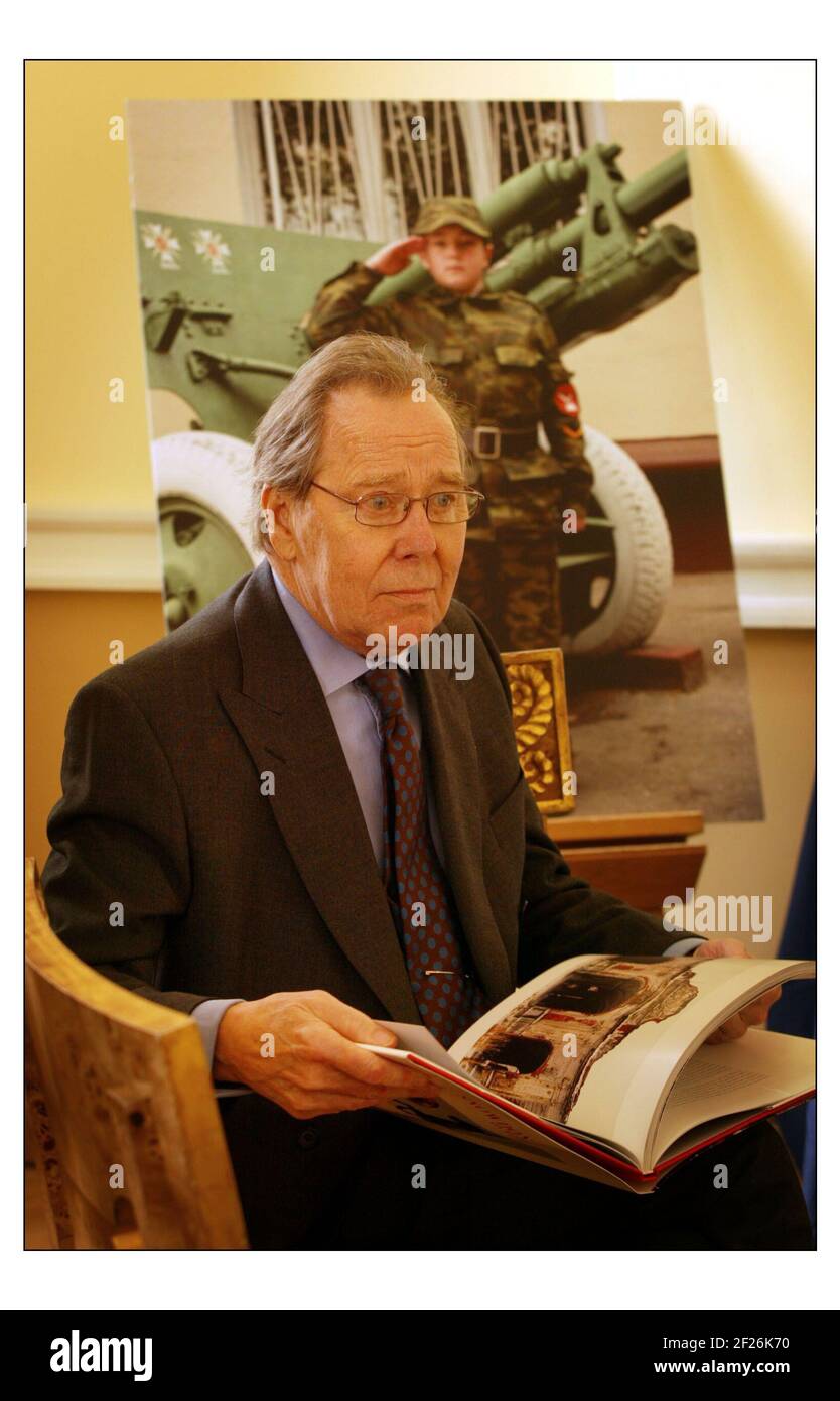 Lord Snowdon wird eine Ausstellung seiner Fotografien aus seinem neuen Buch im Somerset House im Zentrum Londons zeigen.Foto von David Sandison 10/12/2003 Stockfoto