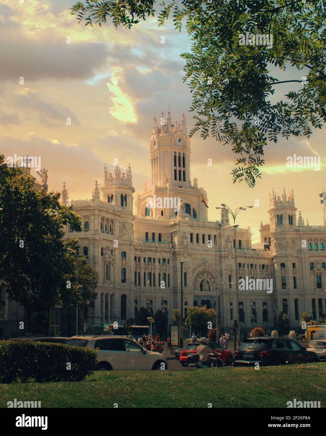 Erfassung des Palacio de Cibeles mit dramatischem Himmel Stockfoto