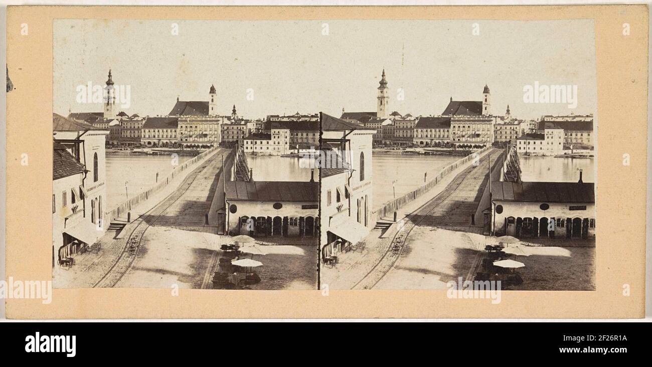 Brücke und Stadt Linz (Donau) .. Stockfoto