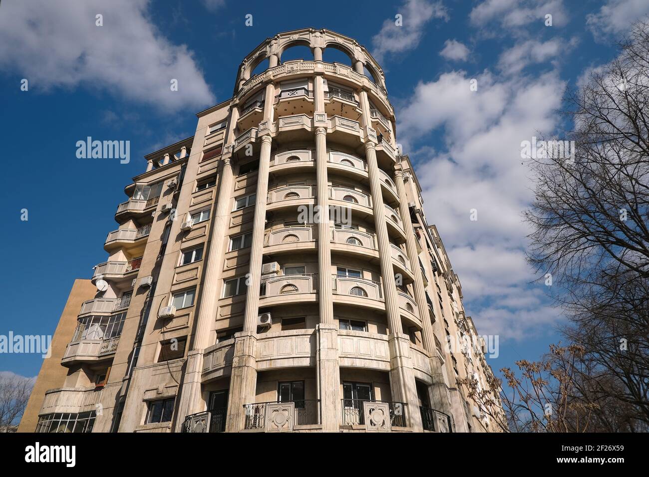 Bukarest, Rumänien - 5. März 2021. Bauarchitektur am Union Boulevard in Bukarest, Rumänien. Stockfoto