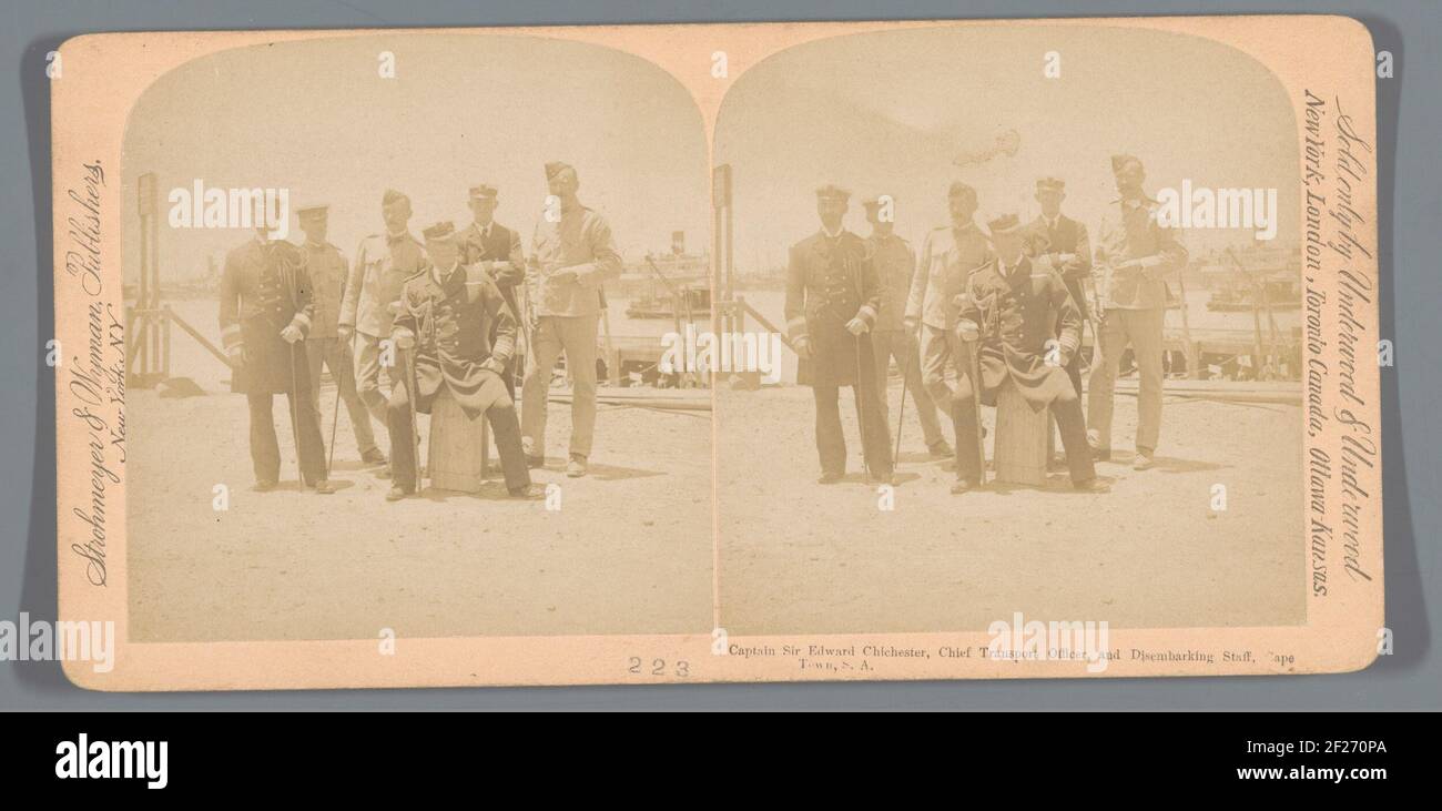 Porträt von Edward Chichester und fünf unbekannten Männern auf einem Kai in Kapstadt; Kapitän Sir Edward Chichester, Chief Transport Officer, und Ausschiffer, Kapstadt, S... Stockfoto