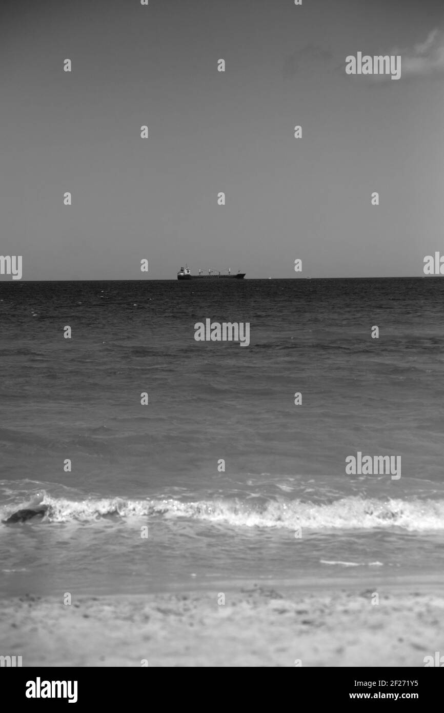 Trockener Schüttgutfrachter, der zu Poldampf gehört, verankert in Grand anse bay grenada windward Inseln West indies Stockfoto