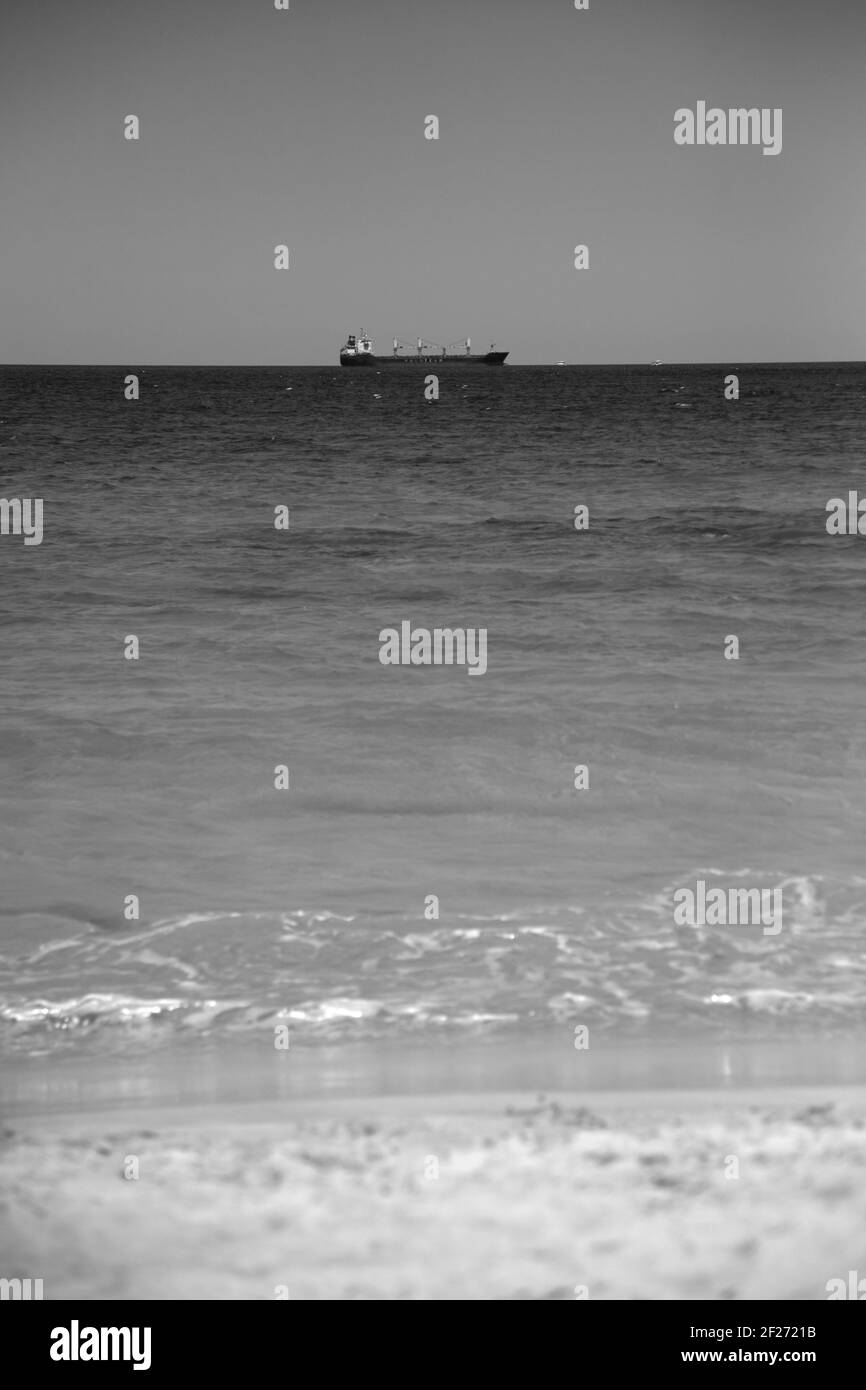 Trockener Schüttgutfrachter, der zu Poldampf gehört, verankert in Grand anse bay grenada windward Inseln West indies Stockfoto