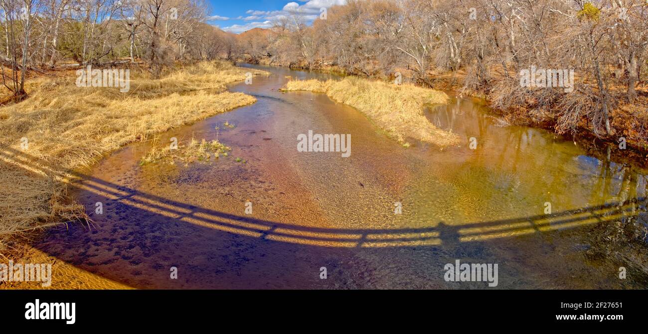 Oak Creek Blick von Kingfisher Bridge Red Rock State Park AZ Stockfoto
