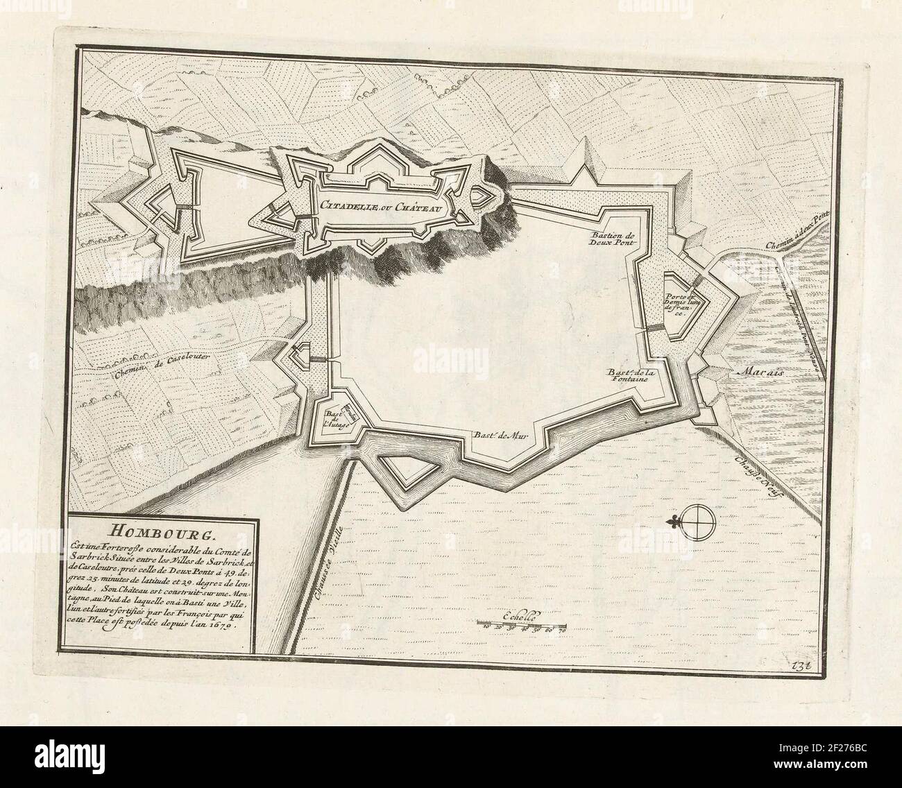 Plattegrond van Homburg, ca. 1702; Hombourg. Ist eine bedeutende Festung der Grafschaft Sarbrick (...); die Kräfte von Europa, Asien, Afrika und Amerika, oder Beschreibung der wichtigsten Städte mit ihren Befestigungsanlagen. Entworfen von den besten Ingenstern, vor allem unter der Herrschaft Frankreichs (...) und geschmückt mit mehreren herrlichen Gebäuden.Karte der Verstärkungen der deutschen Stadt Homburg. Wohnung # 131 im Bild im Kontext von insgesamt 276 nummerierten Festungen namhafter starker Städte und Festungen im Kontext des Spanischen Erbfolgekrieges. In den meisten Teilen waren diese Platten C Stockfoto