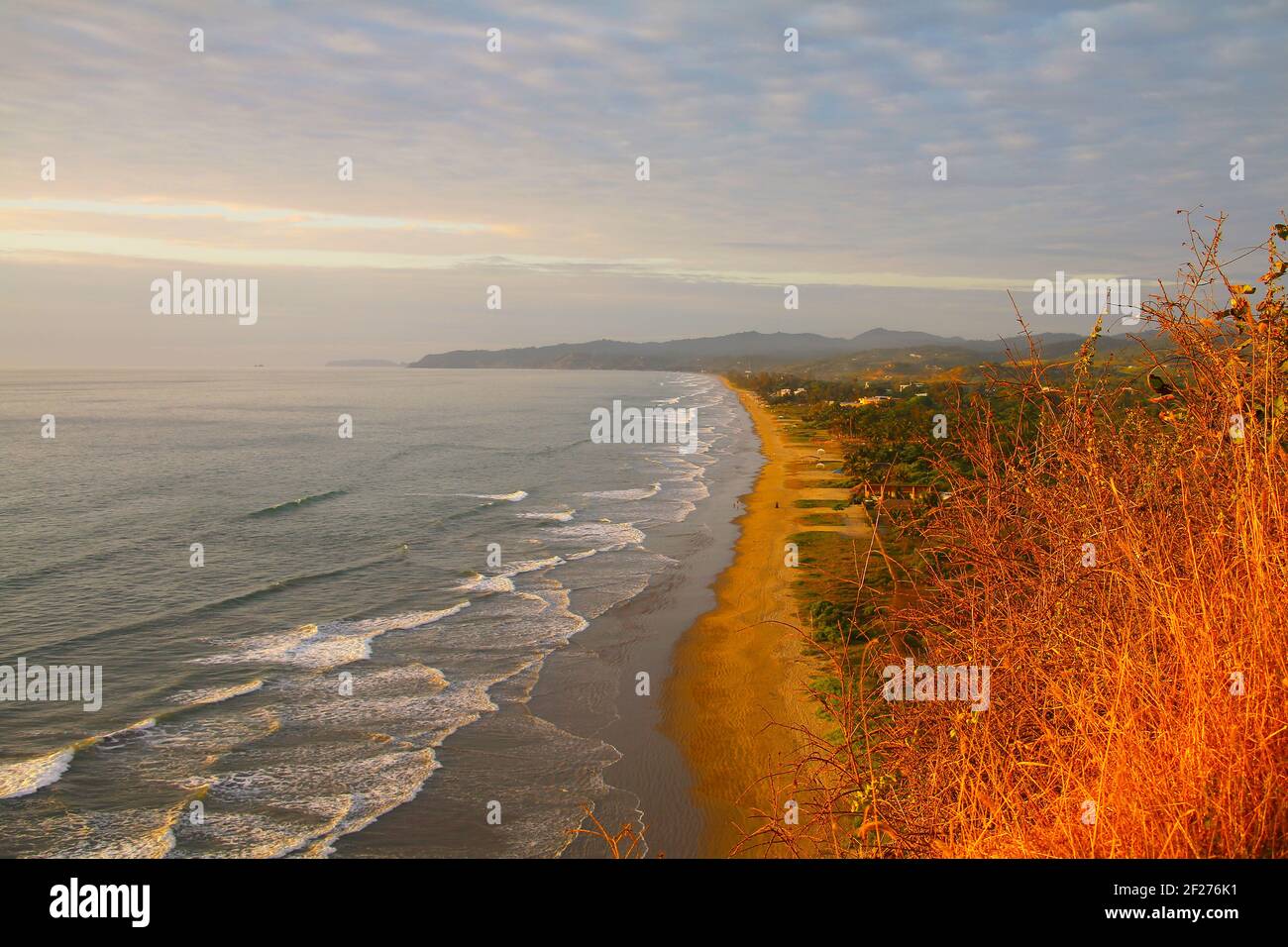 Goldene Sonne Untergeht In Olón Beach Ecuador Stockfoto