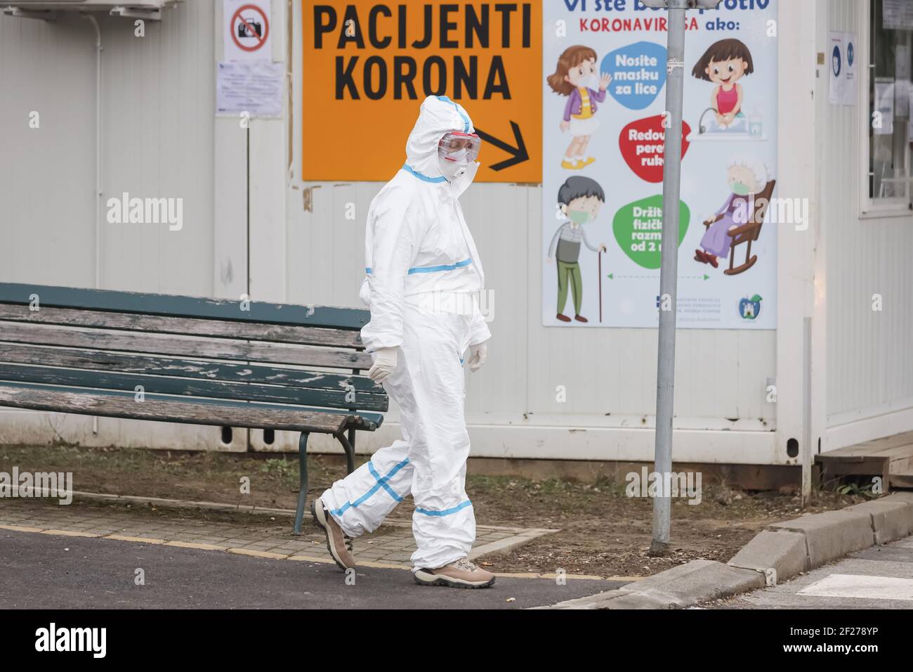 Bürger werden in einer Drive-in-Klinik der Klinik für Infektionskrankheiten Dr. Fran Mihaljevic auf Coronavirus getestet Stockfoto