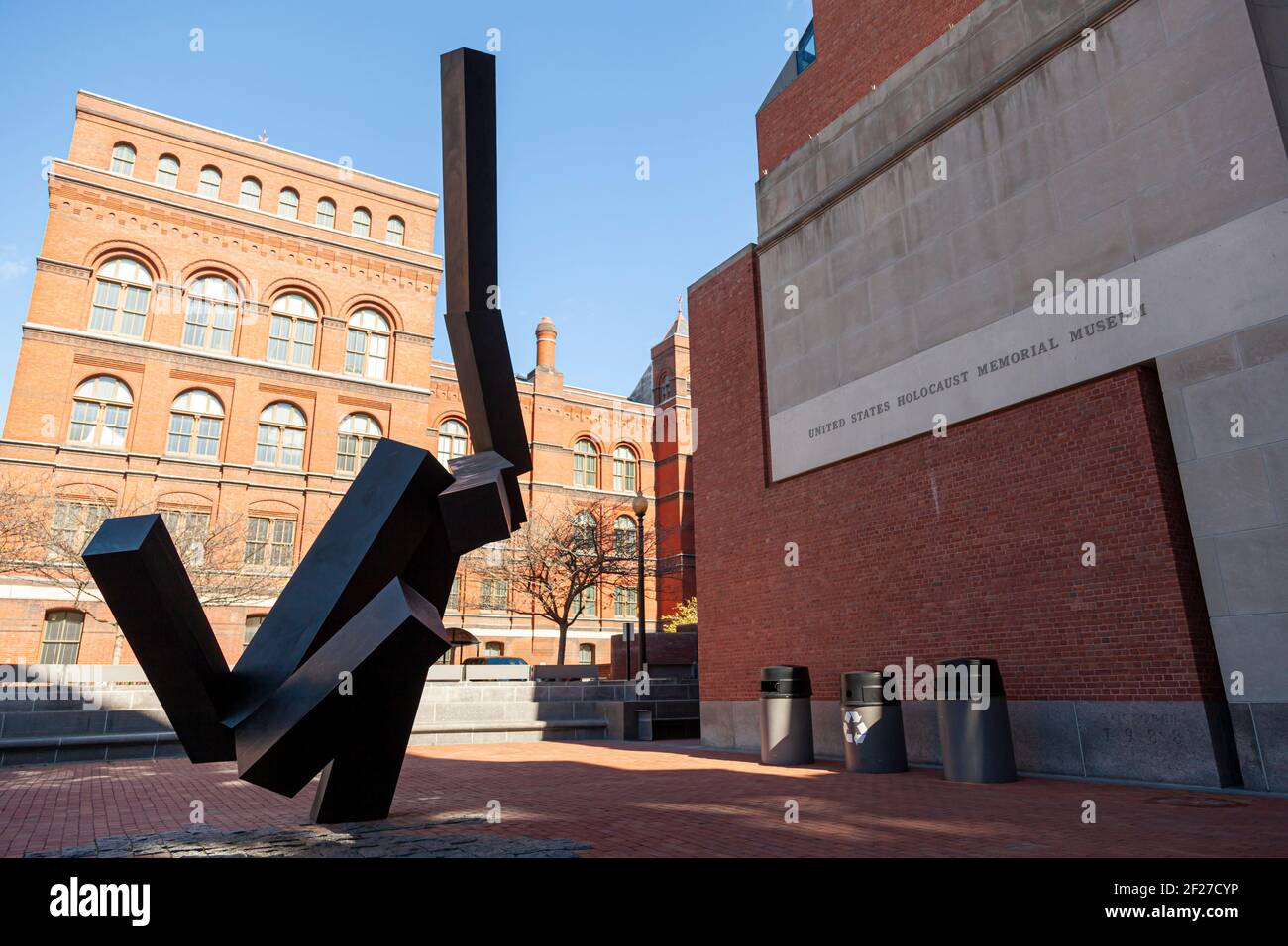Washington DC, USA 11-02-2020: Eingang zum Holocaust Memorial Museum der Vereinigten Staaten in Washington DC. Dieses Museum beherbergt Archive, Dokumente, Arti Stockfoto