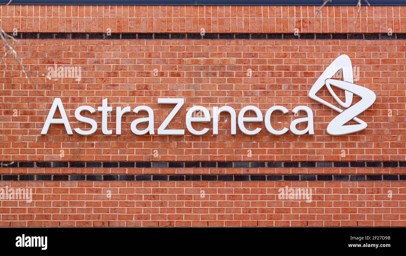 Gaithersburg, MD, USA 01-29-2020: Außenansicht des US-Hauptquartiers des biomedizinischen Pharmaunternehmens AstraZeneca . AstraZeneca mit der Universität Stockfoto