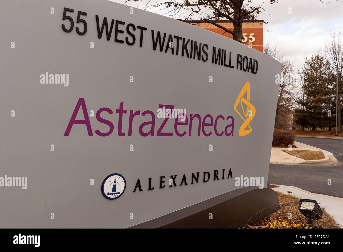 Gaithersburg, MD, USA 01-29-2020: Außenansicht des US-Hauptquartiers des biomedizinischen Pharmaunternehmens AstraZeneca . AstraZeneca mit der Universität Stockfoto
