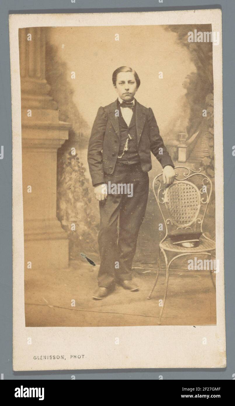 Portrait Mann am Stuhl .. Stockfoto