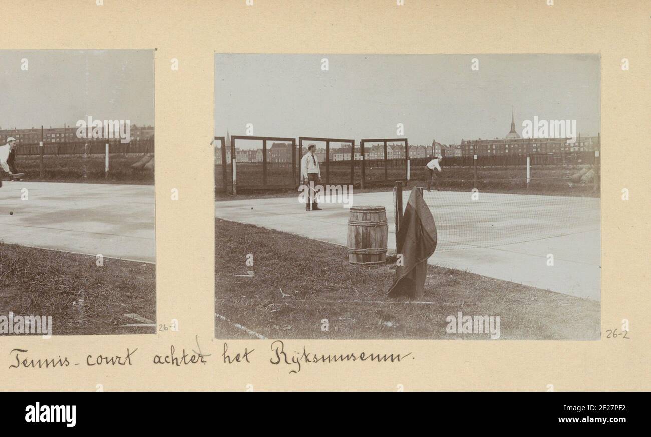 Tennisplatz hinter dem Rijksmuseum in Amsterdam.Foto 2 im Album Magazin 26 aus dem Album 'Amsterdam 1890-1894'. Stockfoto