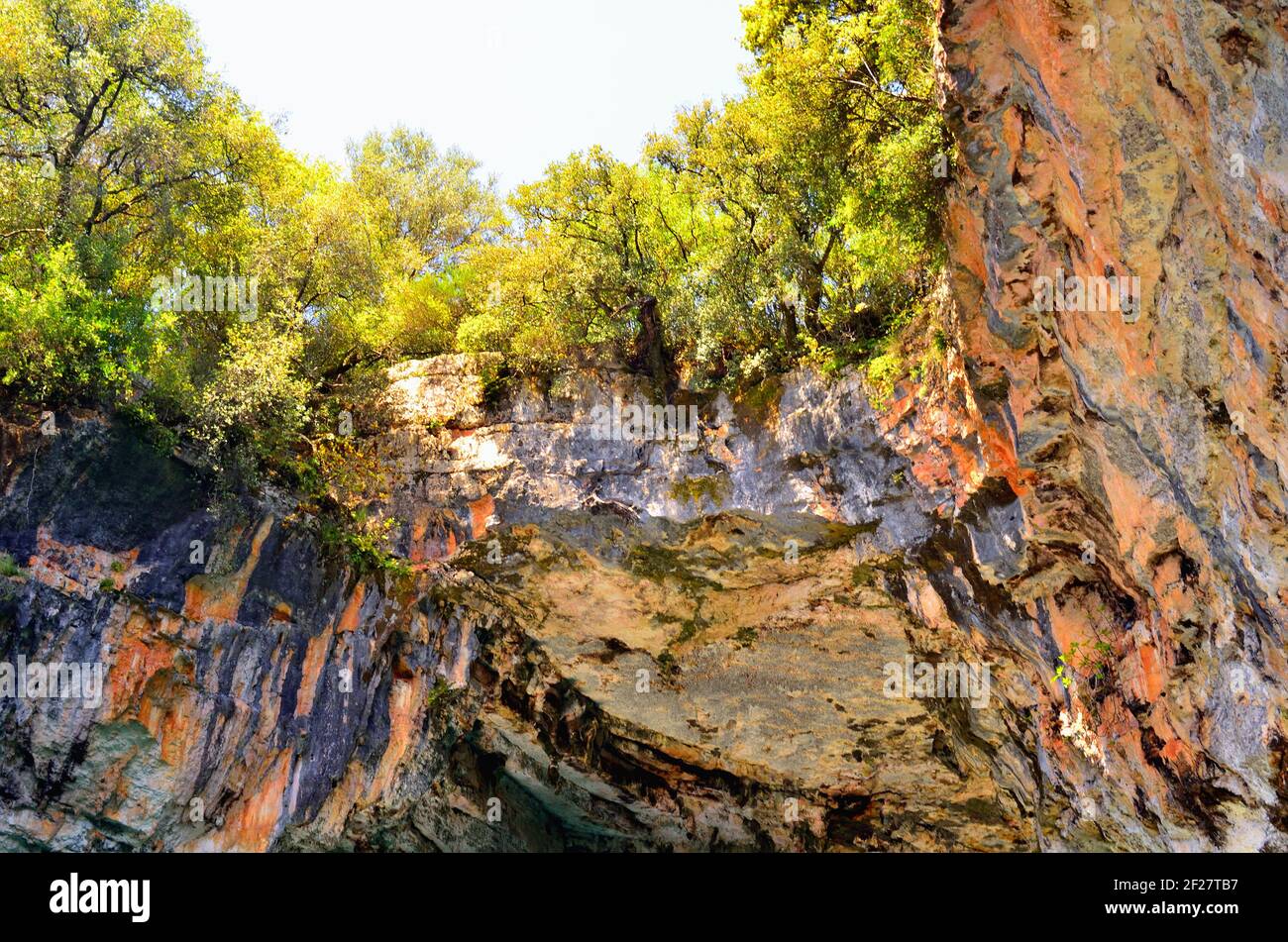 Steinmauern in den Melissani Höhlen auf Kefalonia Insel Griechenland Stockfoto