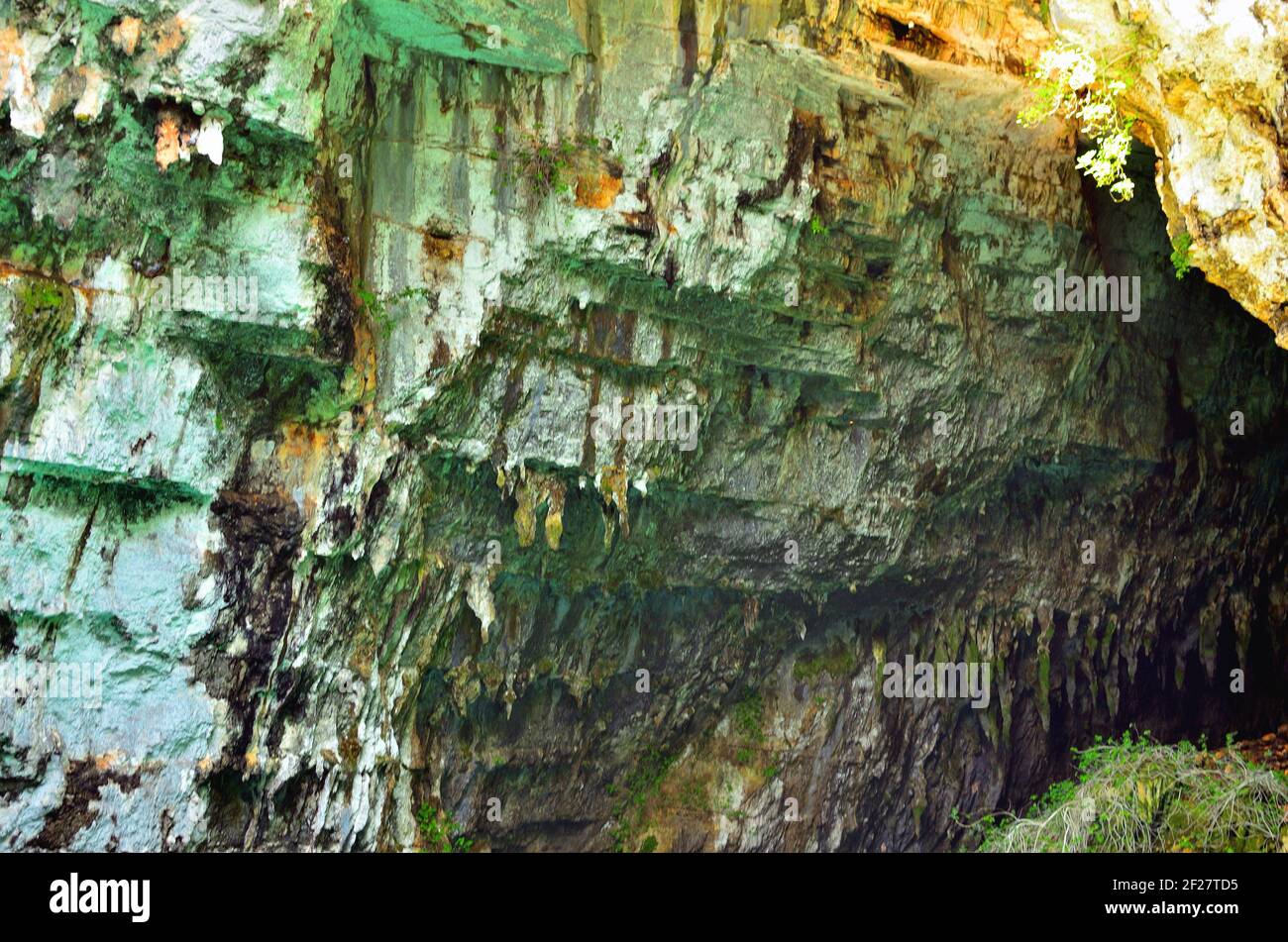 Steinmauern in den Melissani Höhlen auf Kefalonia Insel Griechenland Stockfoto