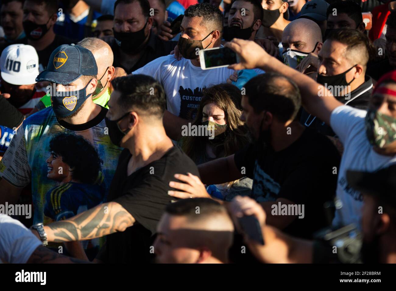 Dalma Maradona, Tochter von Diego Maradona, während der Demonstration gesehen.Demonstration in der Innenstadt von Buenos Aires Diego Maradonas Fans und Familienmitglieder behaupteten, der legendäre argentinische Fußballspieler sei getötet worden. "Er starb nicht. Sie töteten ihn", skandierten die Demonstranten. Stockfoto