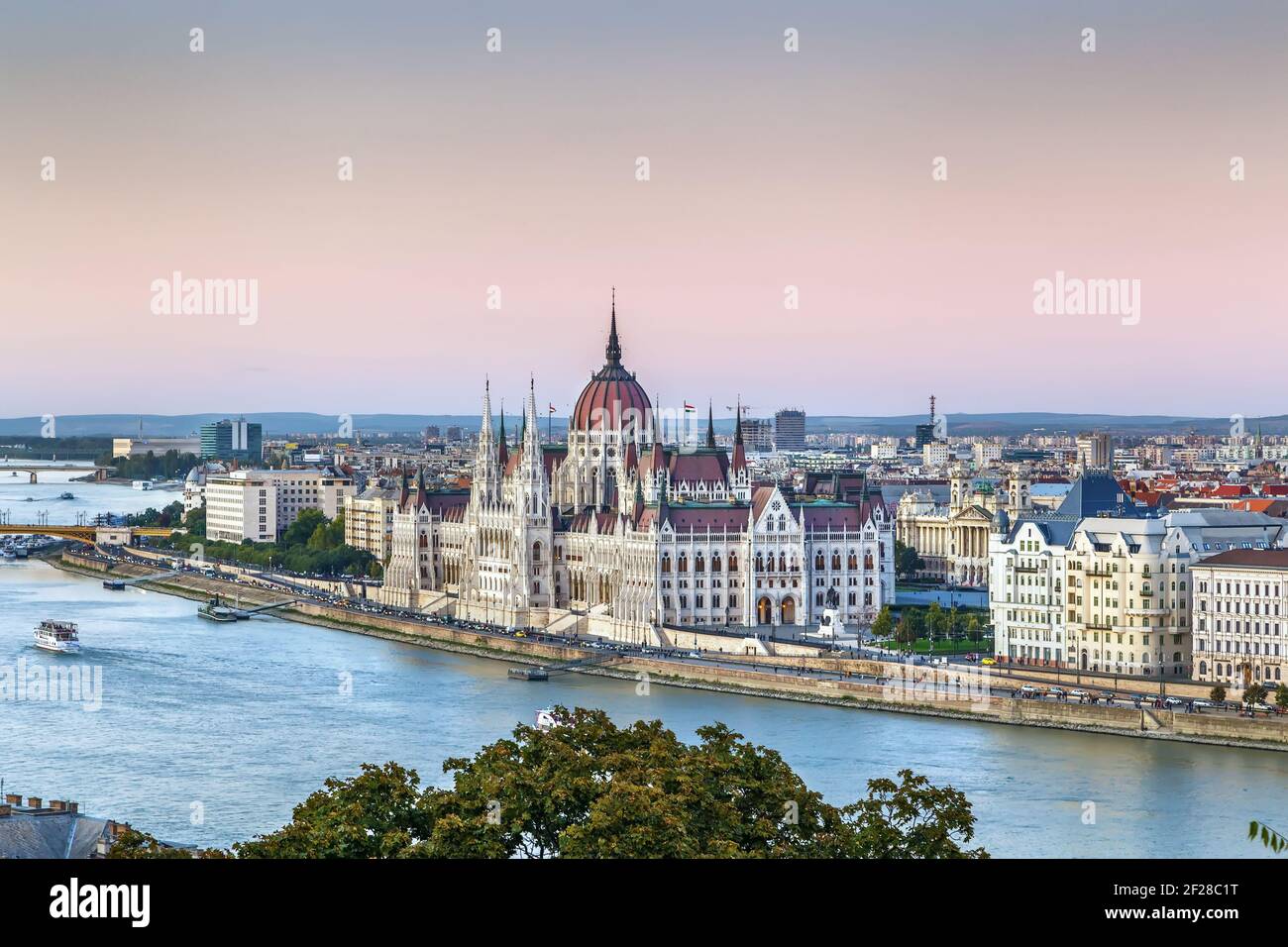 Blick auf das ungarische Parlamentsgebäude, Budapest, Ungarn Stockfoto