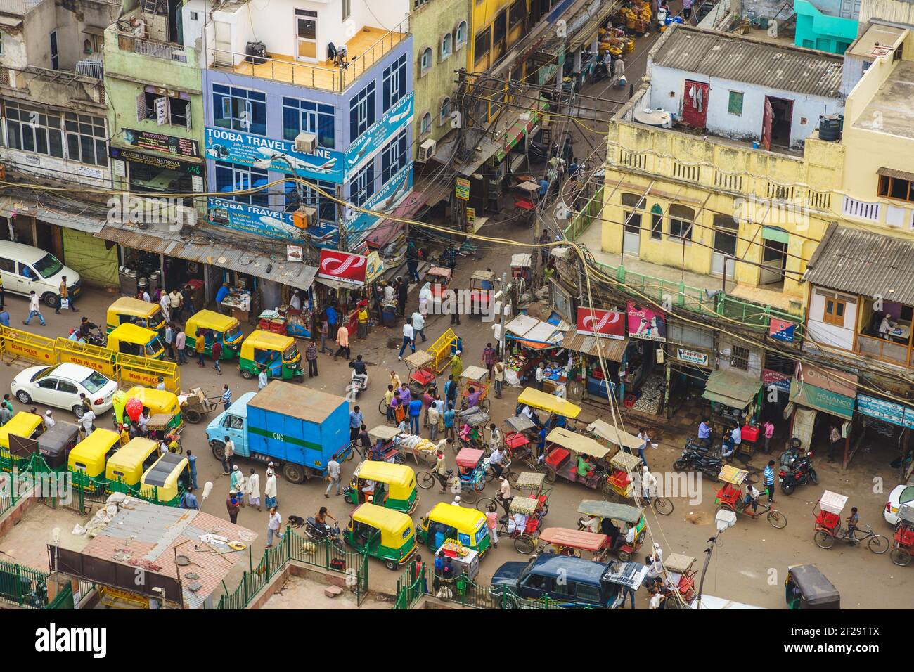 10. Oktober 2016: Blick über delhi bei Chandni Chowk. Chandni Chowk, auch bekannt als Moonlight Square, ist einer der ältesten und belebtesten Märkte in Alt-Delhi, Indi Stockfoto