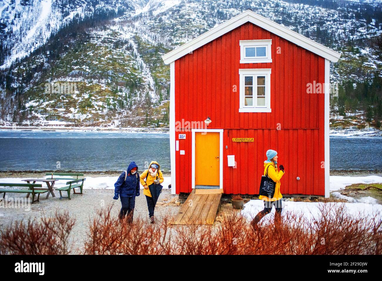 Bunte rote Fischlager, Mosjoen, Nordland, Norwegen Stockfoto