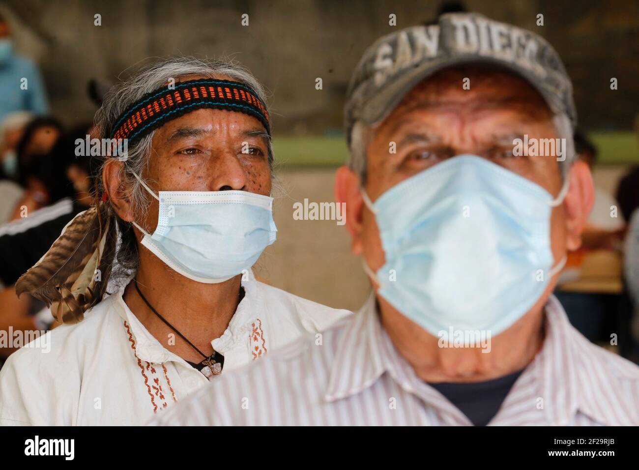 Nicht exklusiv: MICHOACAN, MEXIKO - MÄRZ 9: Personen warten, erhalten eine Dosis Pfizer-BioNTech Covid-19 Impfstoff während der Massenimpfung in Hermano Stockfoto