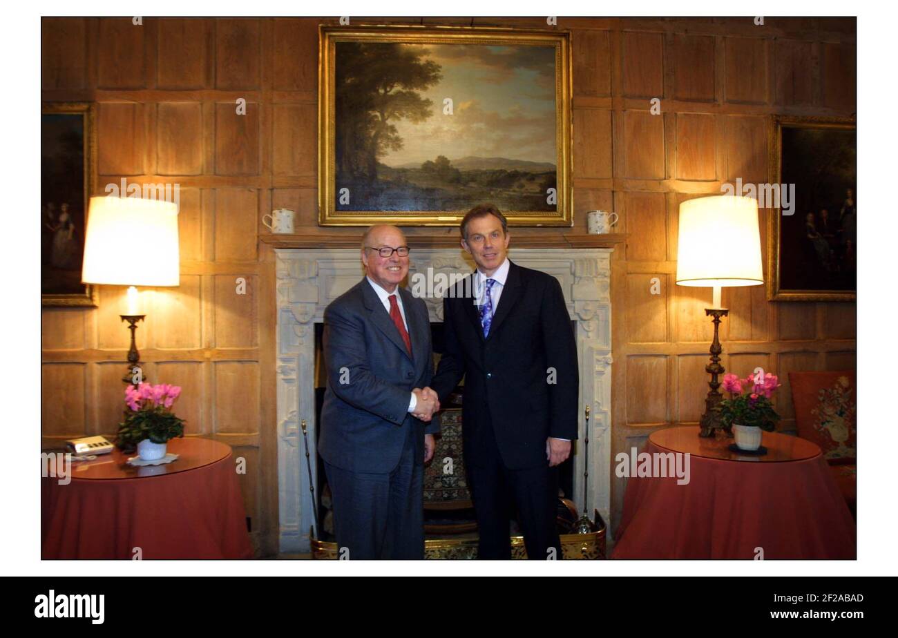 Der britische Premierminister Tony Blair trifft den UN-Waffeninspektor Hans Blix bei Chequers.pic David Sandison 17/1/2003 Stockfoto