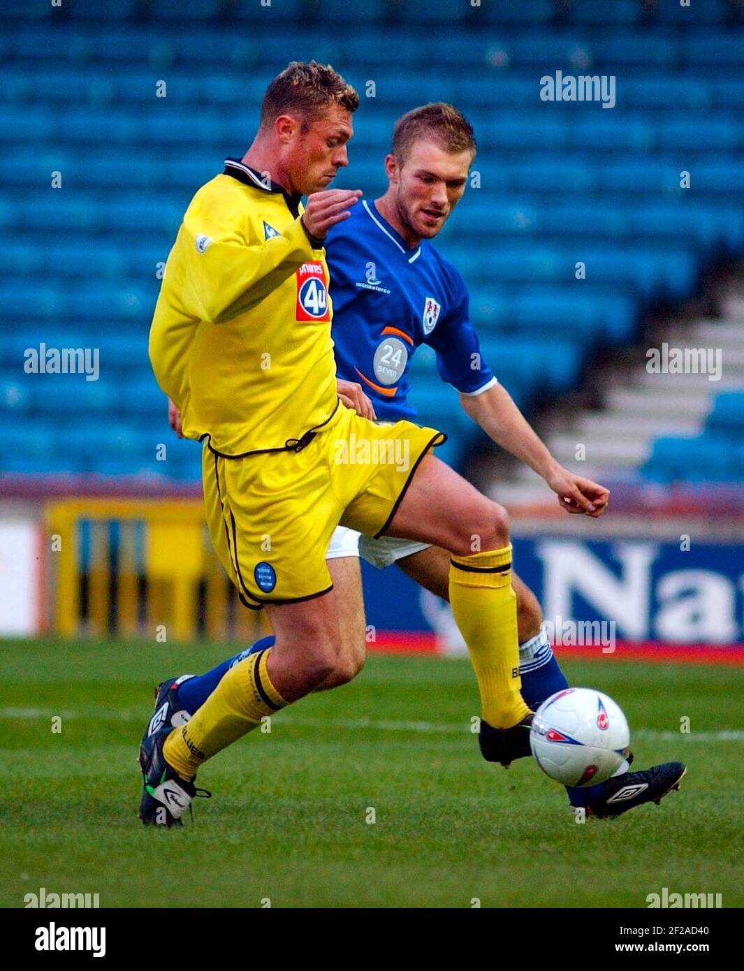 PLAY OFF'S 2ND LEG MILLWALL V BIRMINGHAM 2/5/2002GEOFF HORSFIELD UND STEVEN REID BILD DAVID ASHDOWN.FOOTBALL Stockfoto