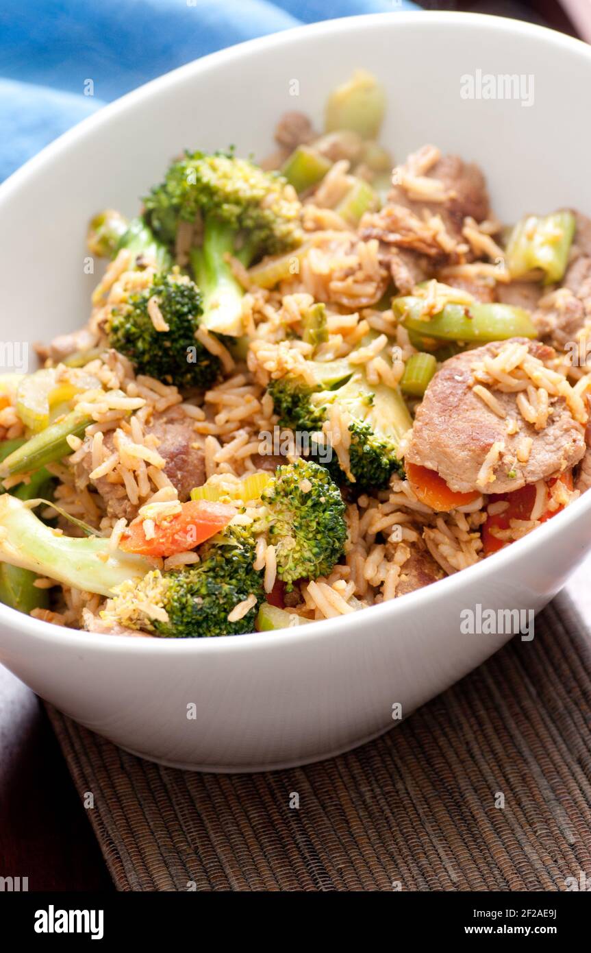 Flanke Steak Rindfleisch rühren braten mit bok choy und gesund Gemüse und Reis Stock Foto Stockfoto