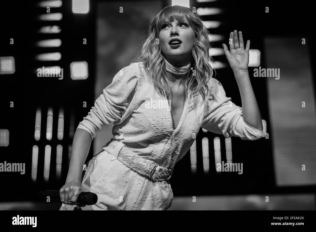 London, Großbritannien. 8th Dezember 2019. Taylor Swift tritt während des zweiten Tages des Capital's Jingle Bell Ball 2019 mit Sitz in der O2 Arena, London, auf der Bühne auf. Bildnachweis sollte lauten: Scott Garfitt/EMPICS/Alamy Live News Stockfoto