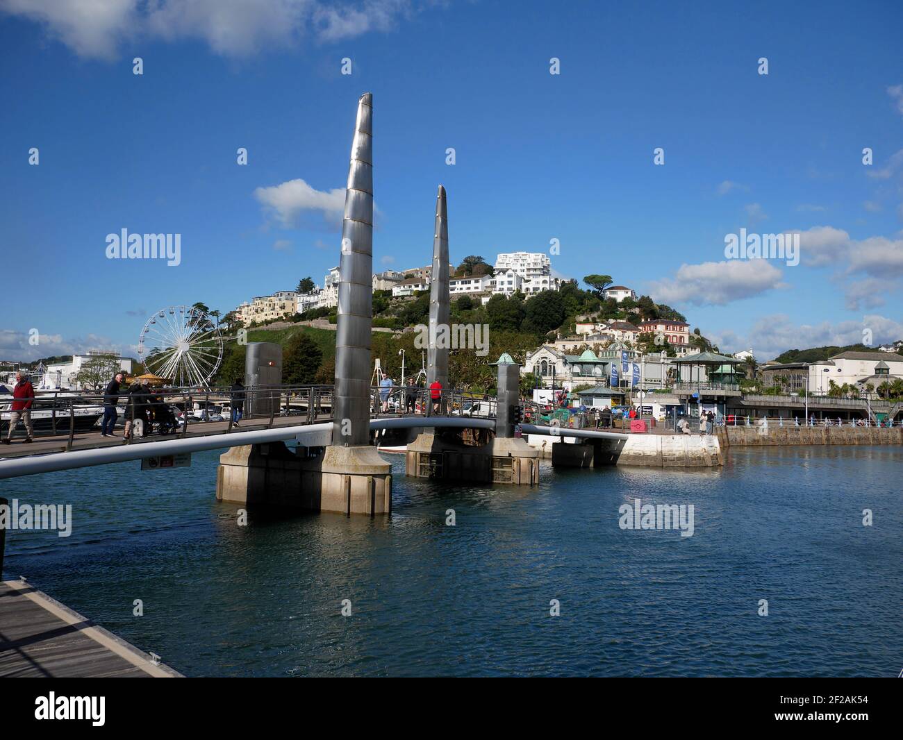Hafenbrücke und Yachthafen, Torquay, Devon. Stockfoto