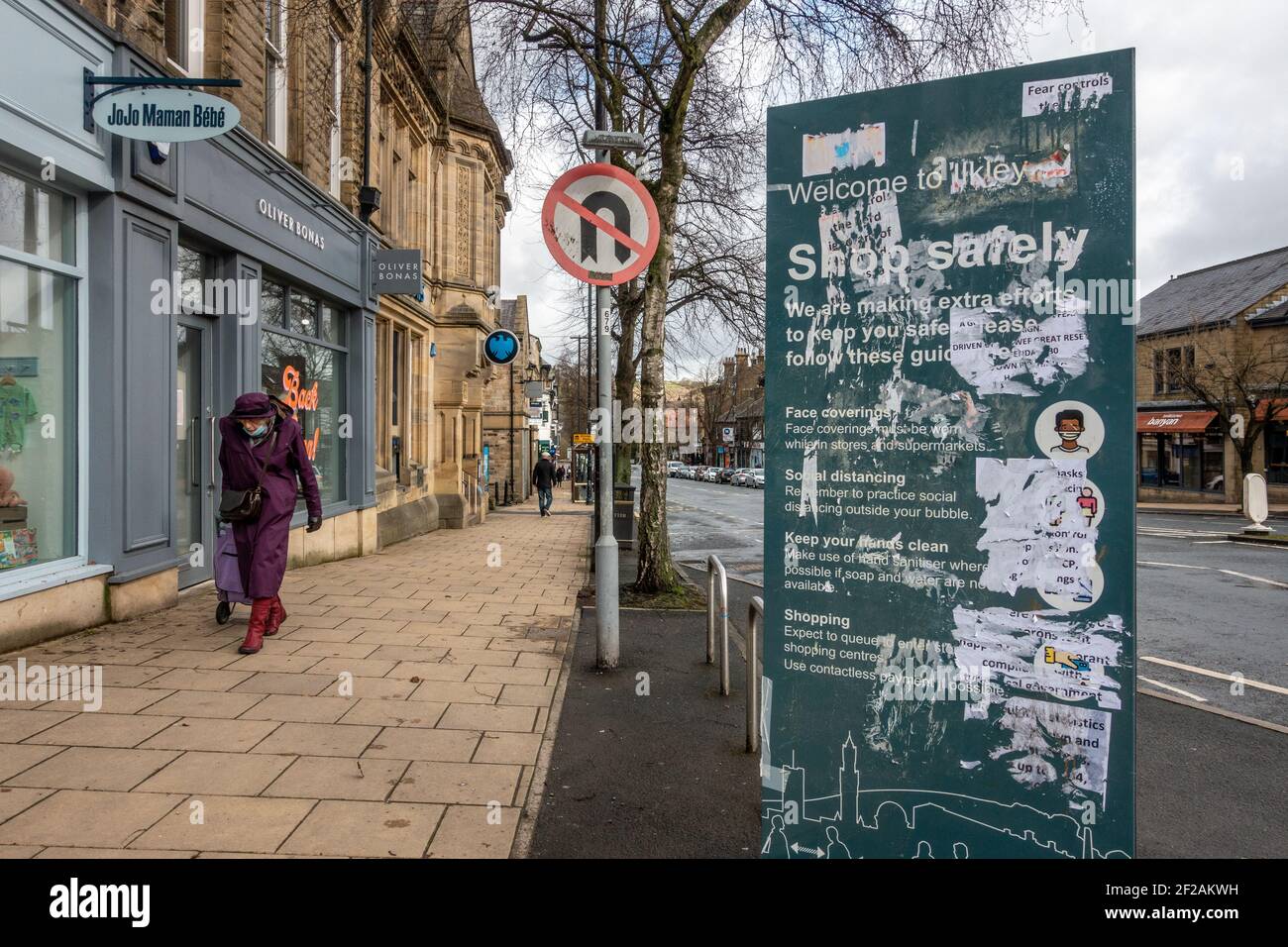 Flyplakate von Verschwörungstheoretikern auf einer Hauptstraße während COVID-19 mit Nachrichten wie Angst Kontrollen und wef großen Reset. Ilkley UK Stockfoto Flyplakate von Verschwörungstheoretikern auf einer Hauptstraße während COVID-19 mit Nachrichten wie Angst Kontrollen und wef großen Reset. Ilkley UK Stockfoto