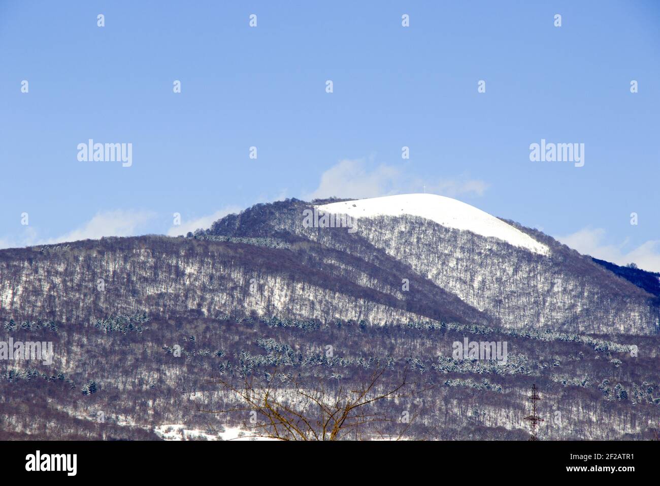Eine winterliche Berglandschaft in Georgien Stockfoto