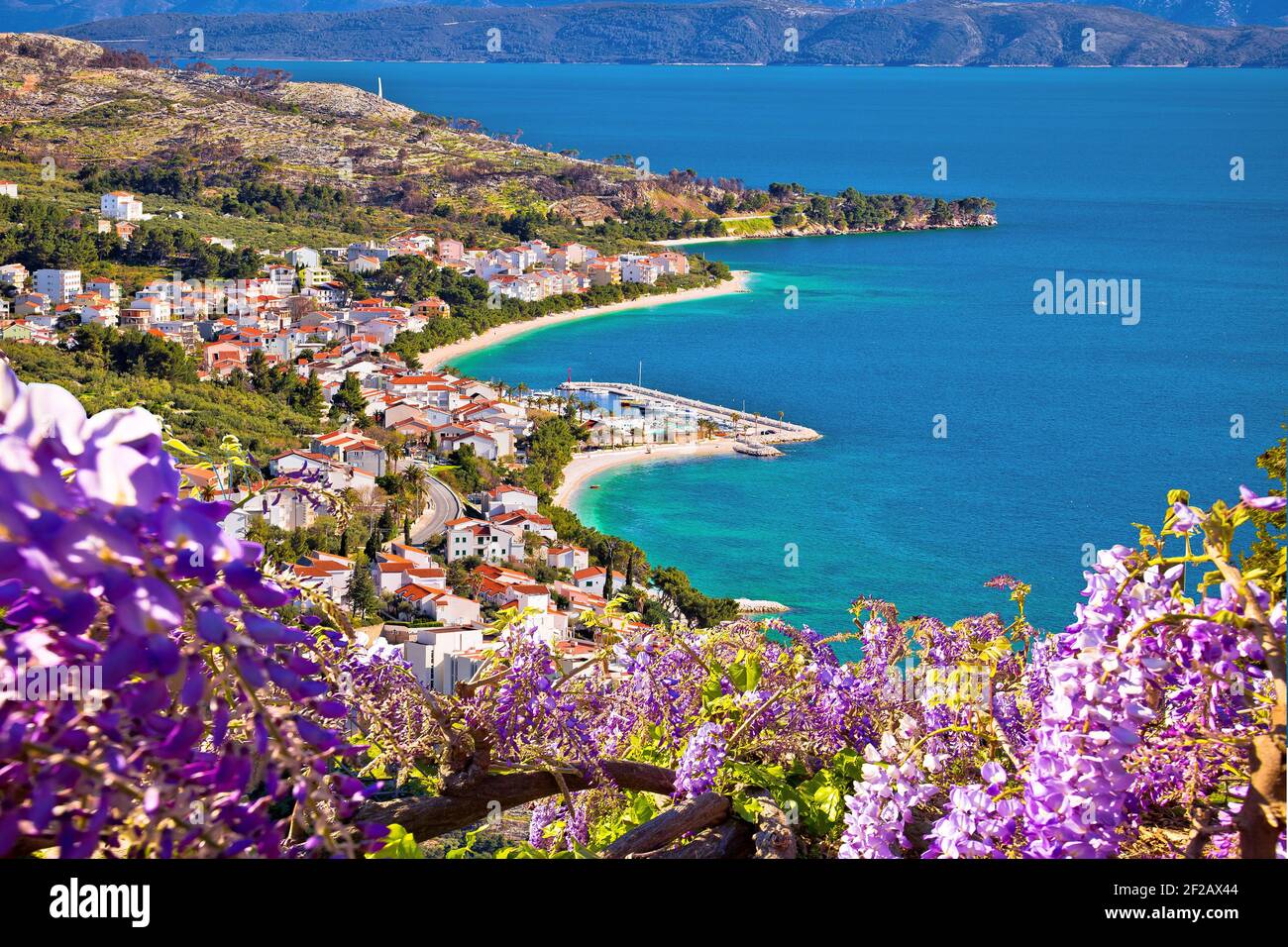 Anzeigen von Tucepi Waterfront in Makarska Riviera, Dalmatien Region von Kroatien Stockfoto