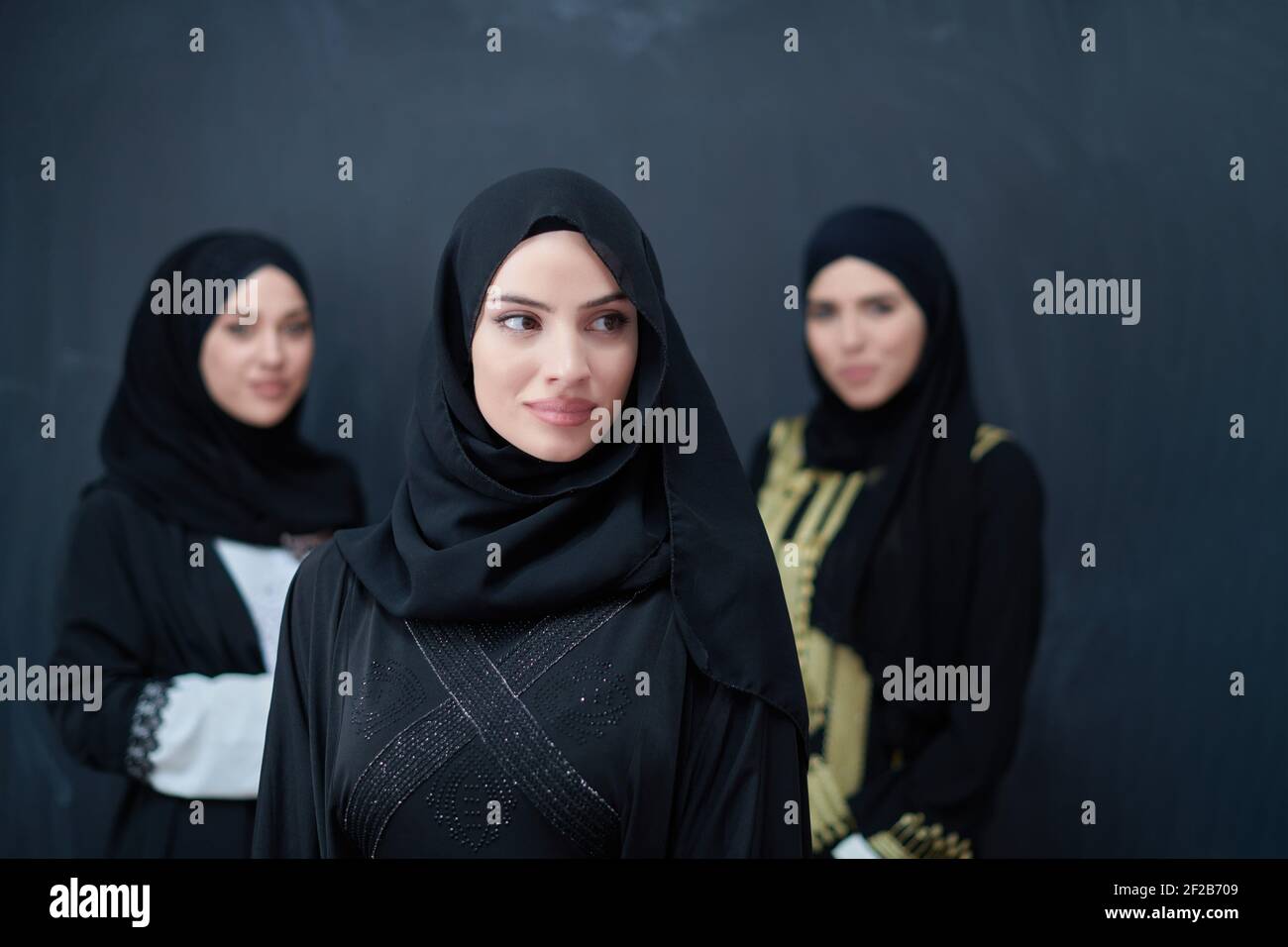 Porträt arabischer Frauen in traditioneller Kleidung oder Abaya Stockfoto