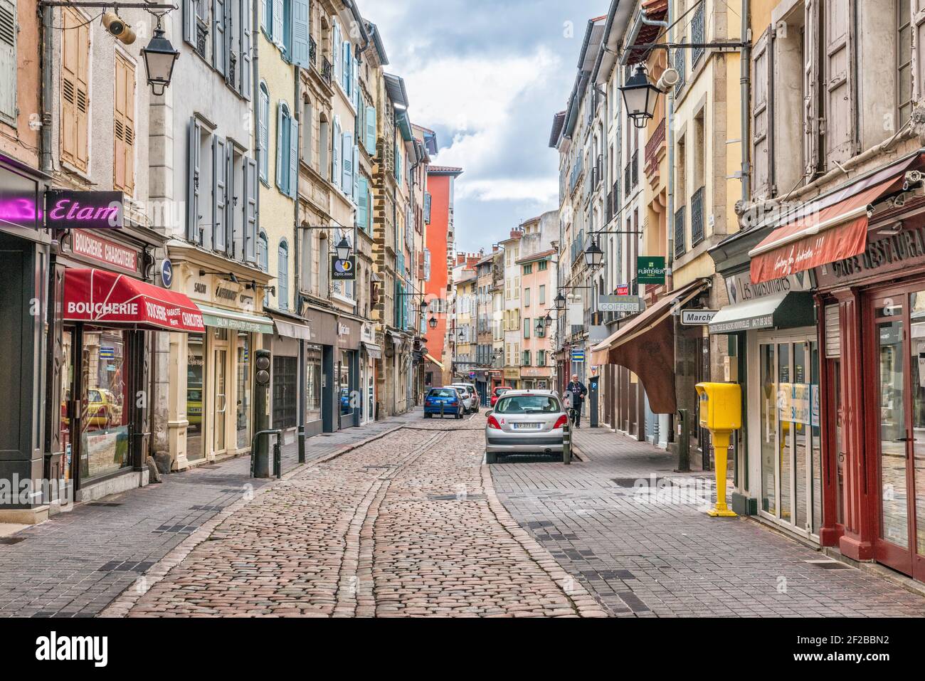 Rue Pannessac im historischen Zentrum von Le Puy-en-Velay, Departement Haute-Loire, Region Auvergne-Rhône-Alpes, Frankreich Stockfoto